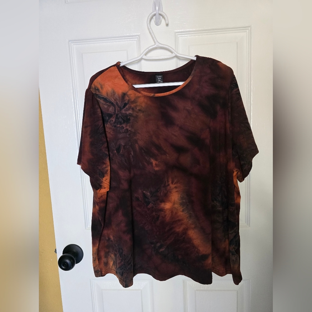 SHEIN Short Sleeve Tie-Dye Tee in Orange & Brown